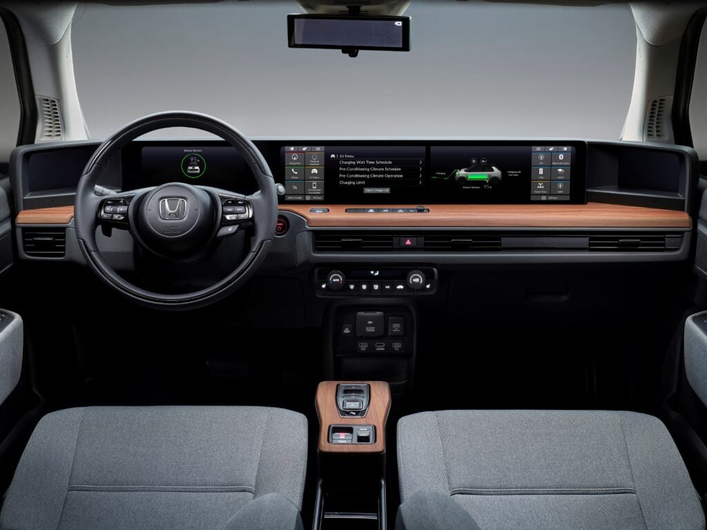 Het interieur van de volledig elektrische Honda e