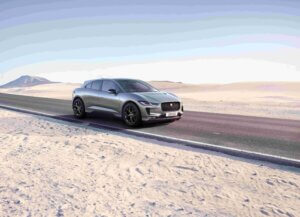Jaguar I-Pace in de woestijn